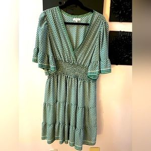 Max studio, butterfly sleeve V-neck dress with elastic waist, green geometric